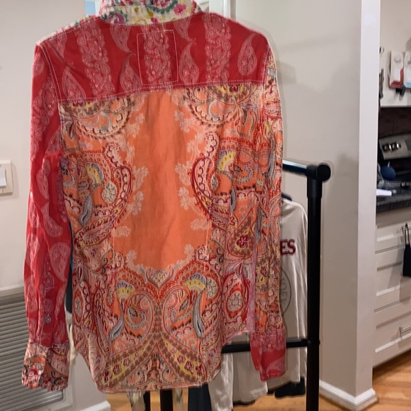 ✨🍭BNWOT🍭✨NEVER WORN✨🍭BEAUTIFUL COLORFUL BUTTON DOWN BLOUSE🍭✨SMALL✨🍭 - Picture 4 of 9